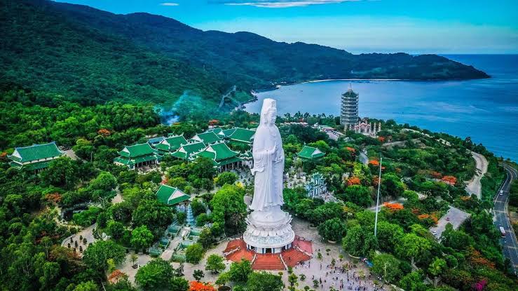 Tham quan bán đảo Sơn Trà với những ngôi chùa cổ kính