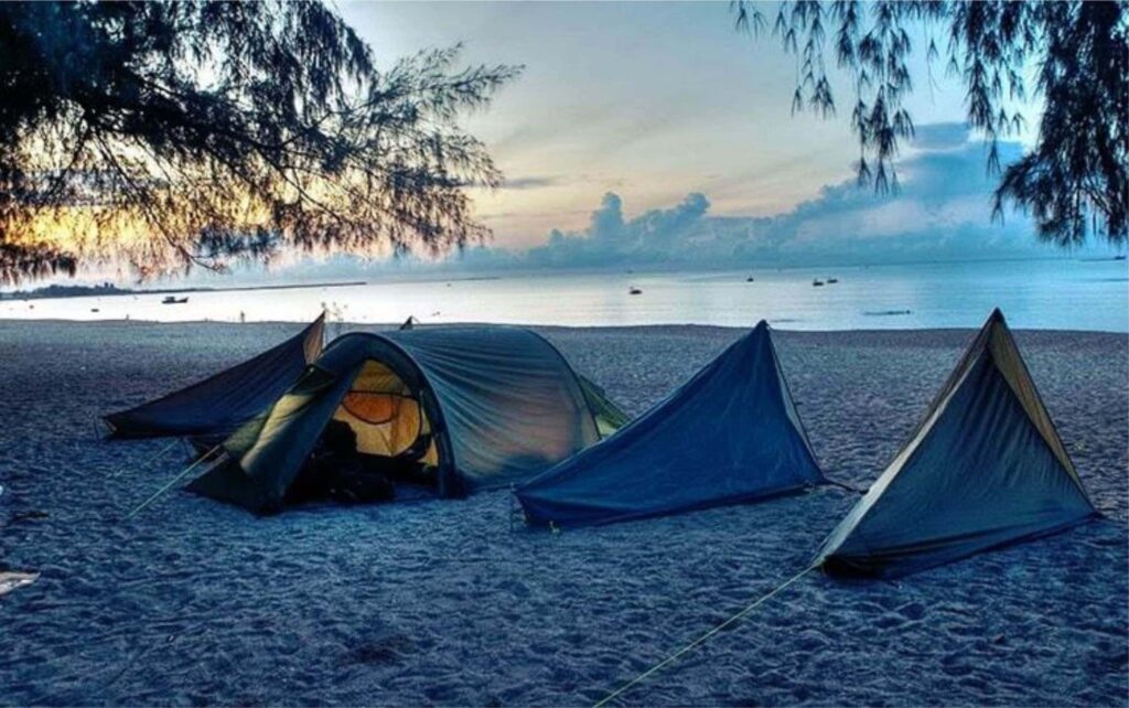 Cắm trại qua đêm trên Hòn Móng Tay