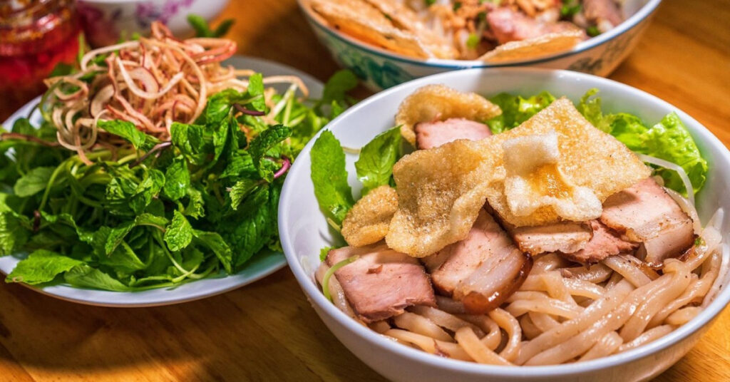 Thưởng thức hương vị lạ món cao lầu