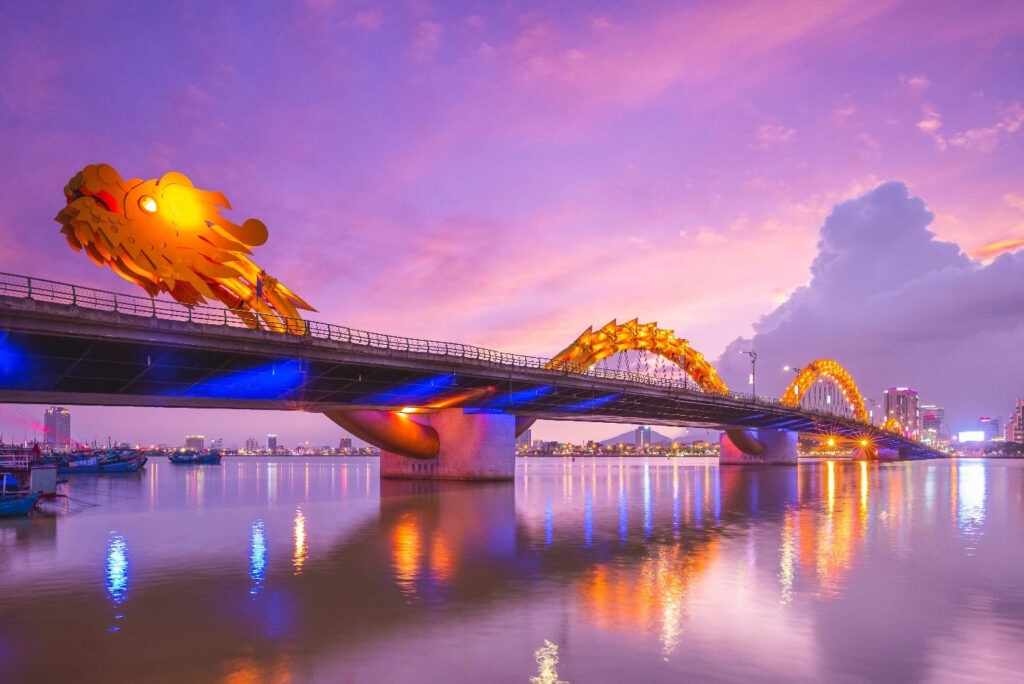 Tham quan cầu Rồng biểu tượng thành phố Đà Nẵng