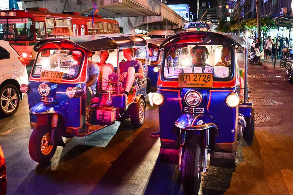 Cách di chuyển trong nội thành Bangkok bằng xe Tuk Tuk 