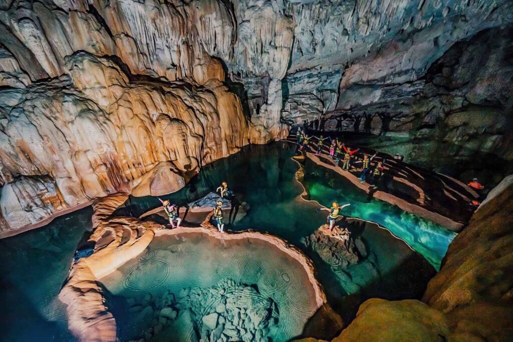 Trải nghiệm trekking tại Hang Thung Thoòng 