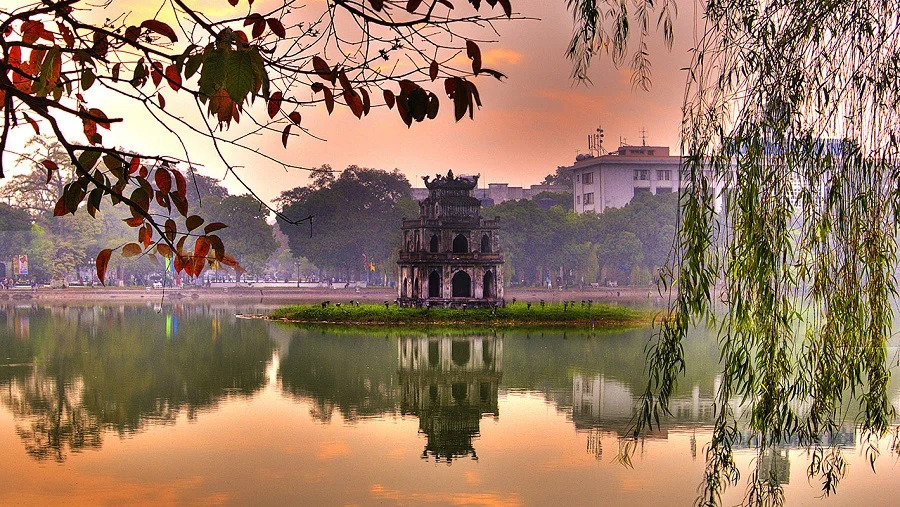 Tham quan Hồ Gươm