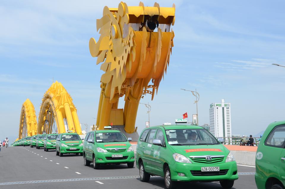 Taxi di chuyển trong thành phố Đà Nẵng 
