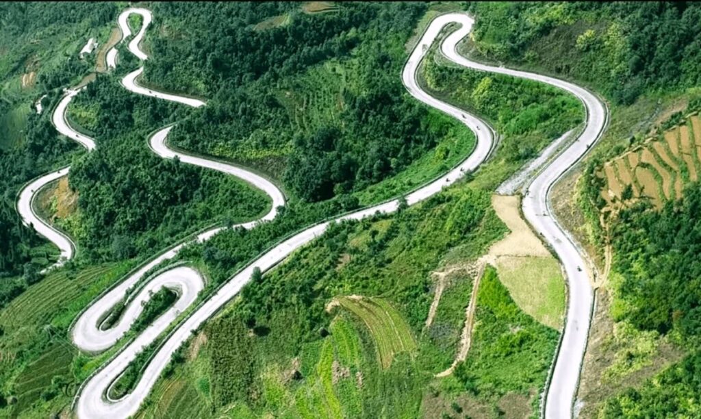 Đèo Mã Pí Lèng là một trong những cung đường nổi tiếng nhất miền Bắc