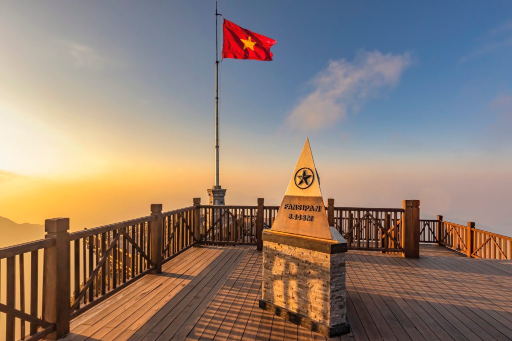 Đỉnh Fansipan là một địa điểm không thể bỏ qua 